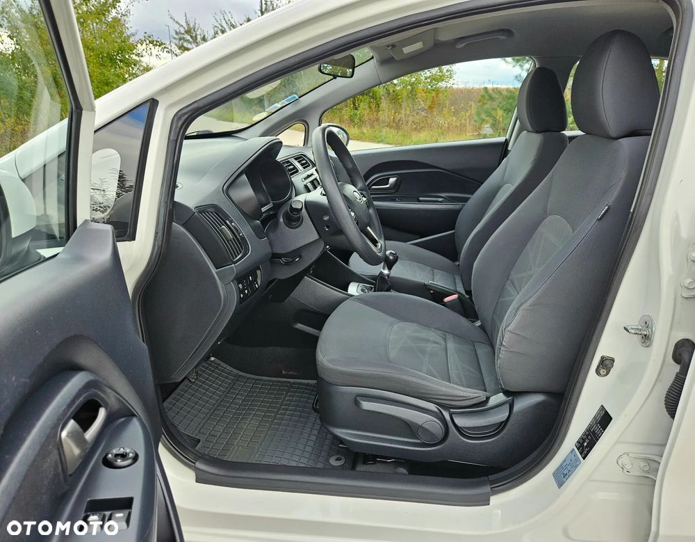 Kia Rio 1.2 Attract - 14