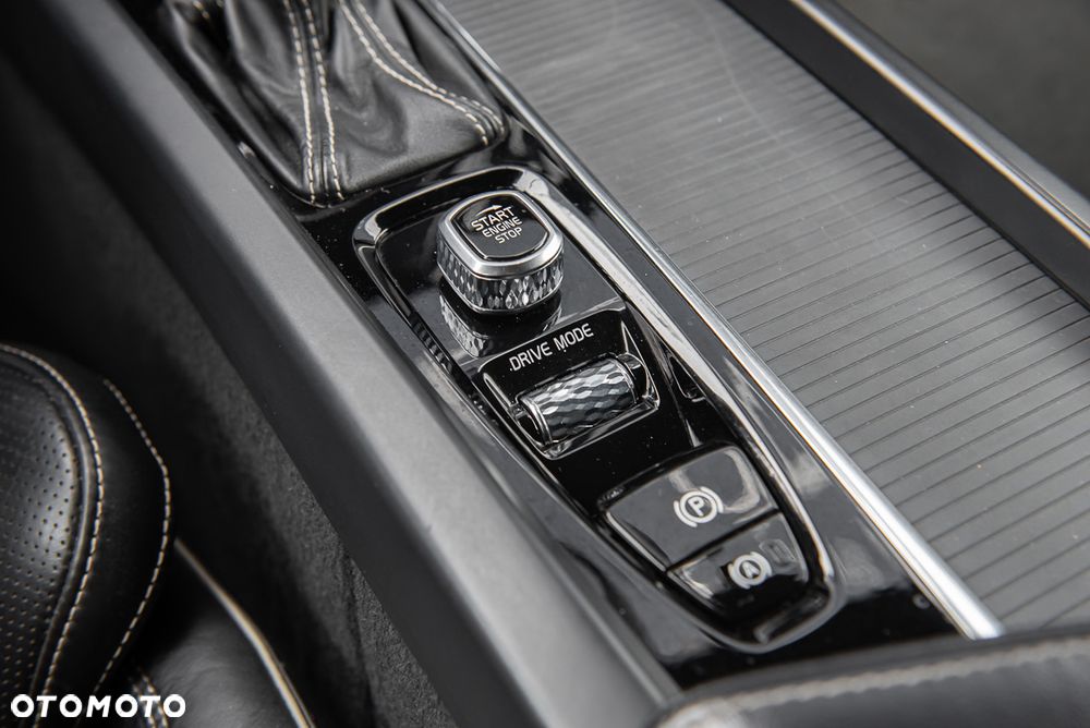 Volvo XC 60 D4 SCR AWD R-Design - 28