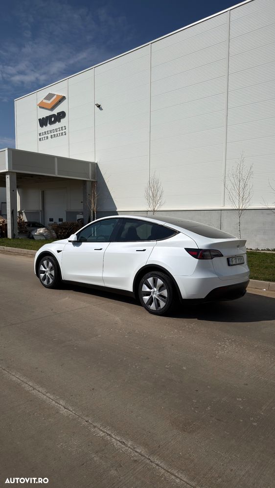 Tesla Model Y - 2