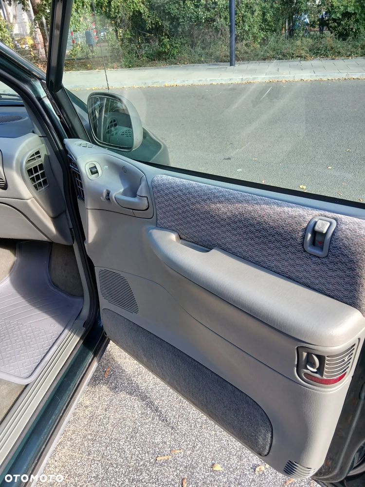 Dodge Grand Caravan - 16