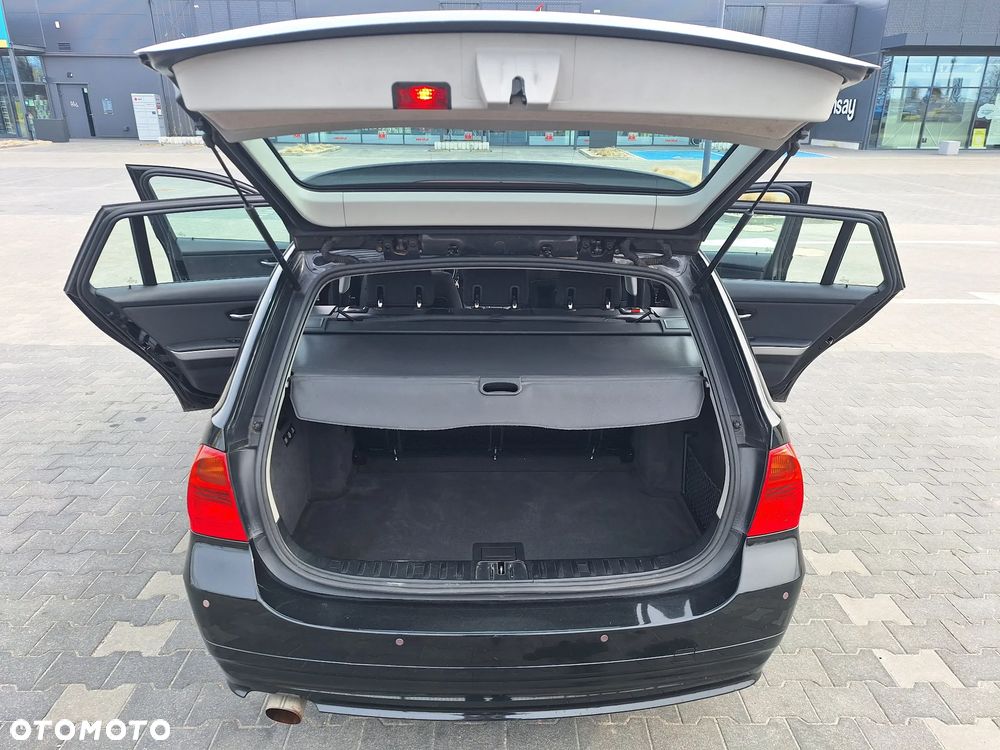 BMW Seria 3 318i - 11