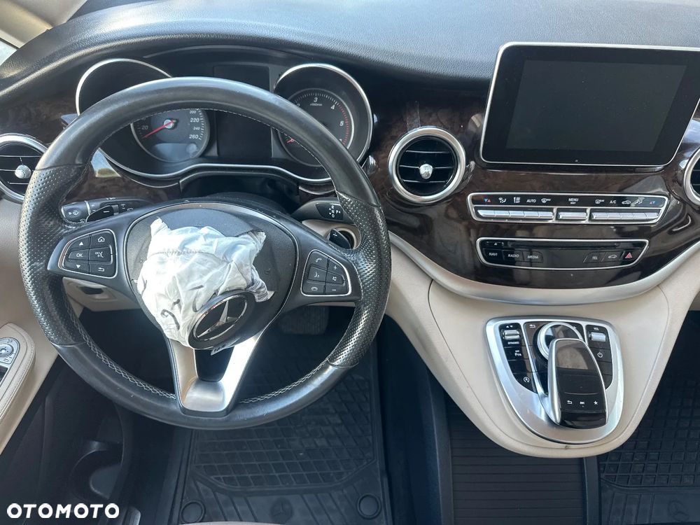 Mercedes-Benz Klasa V - 20