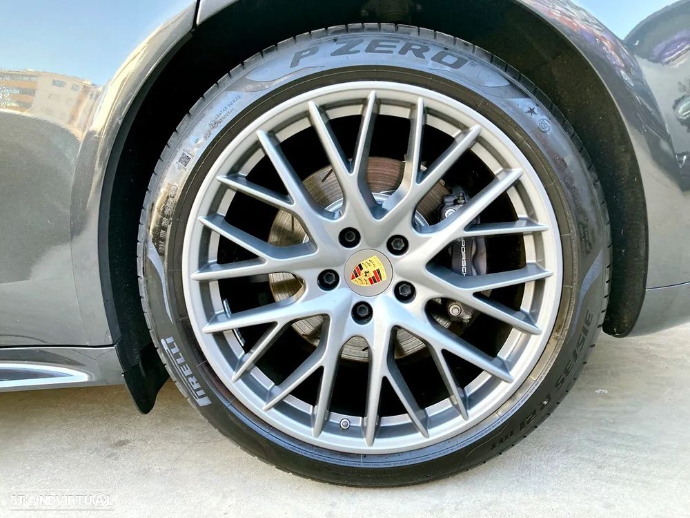 Porsche Panamera 4 E-Hybrid - 52