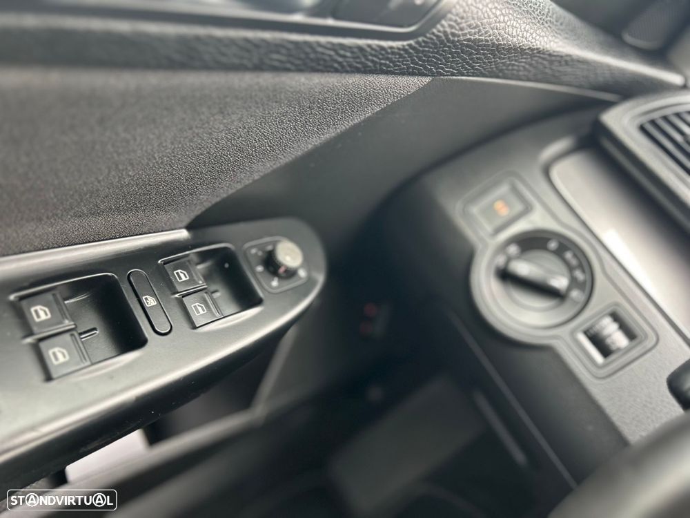 VW Passat 1.9 TDi Trendline - 17