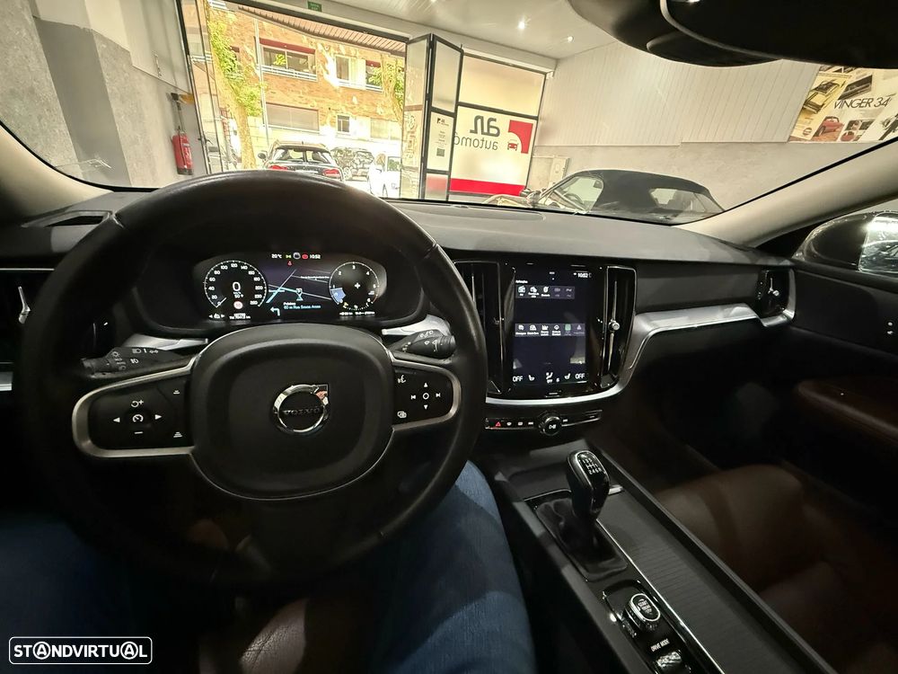 Volvo V60 D3 Momentum Pro - 39