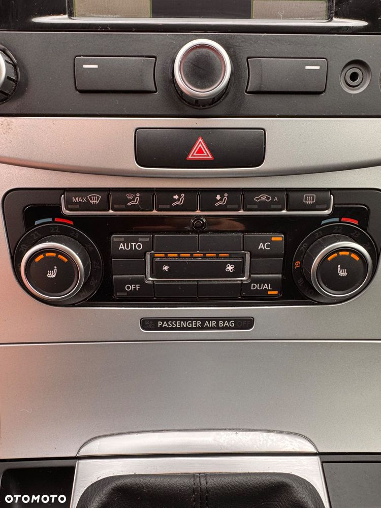 Volkswagen Passat - 12