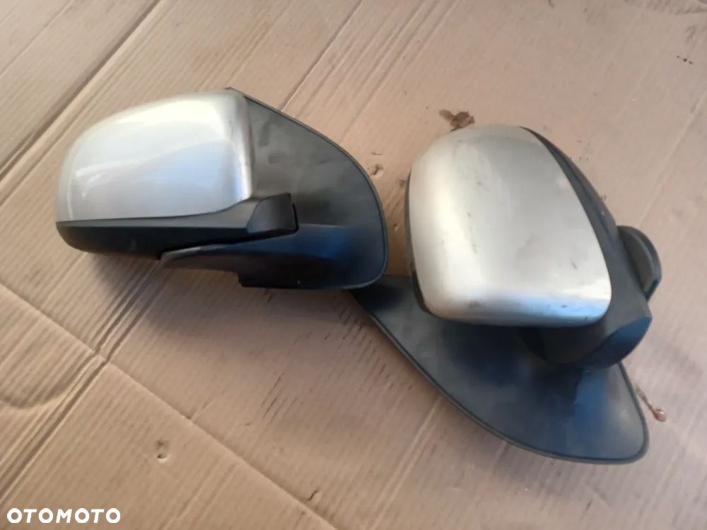 LUSTERKO 7PIN  HYUNDAI i20 08-12 5D - 8