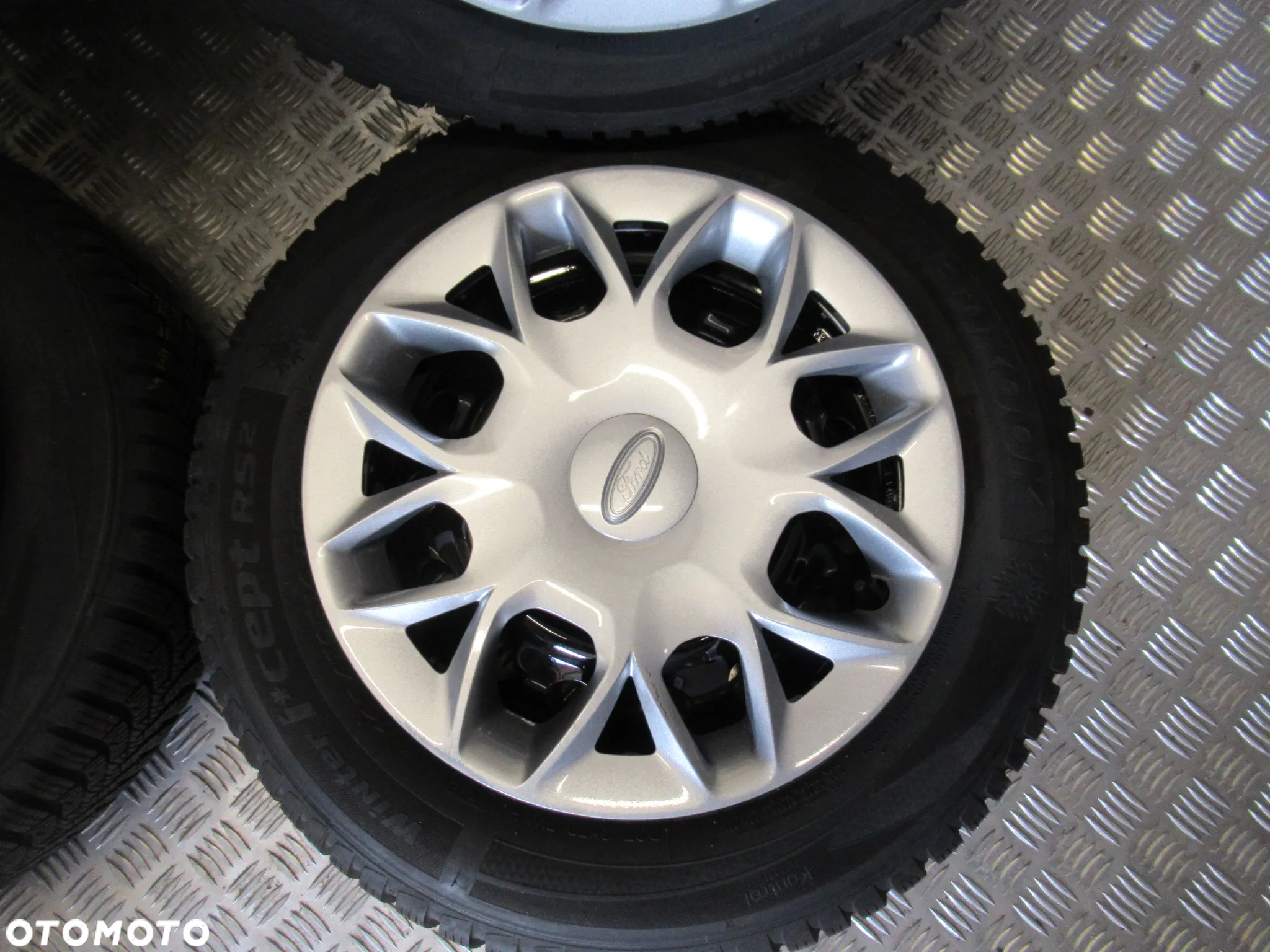 Koła Ford Fiesta Ka 5,5Jx14 et37,5 4x108 zima 8,5mm CZUJNIKI JAK NOWE - 2