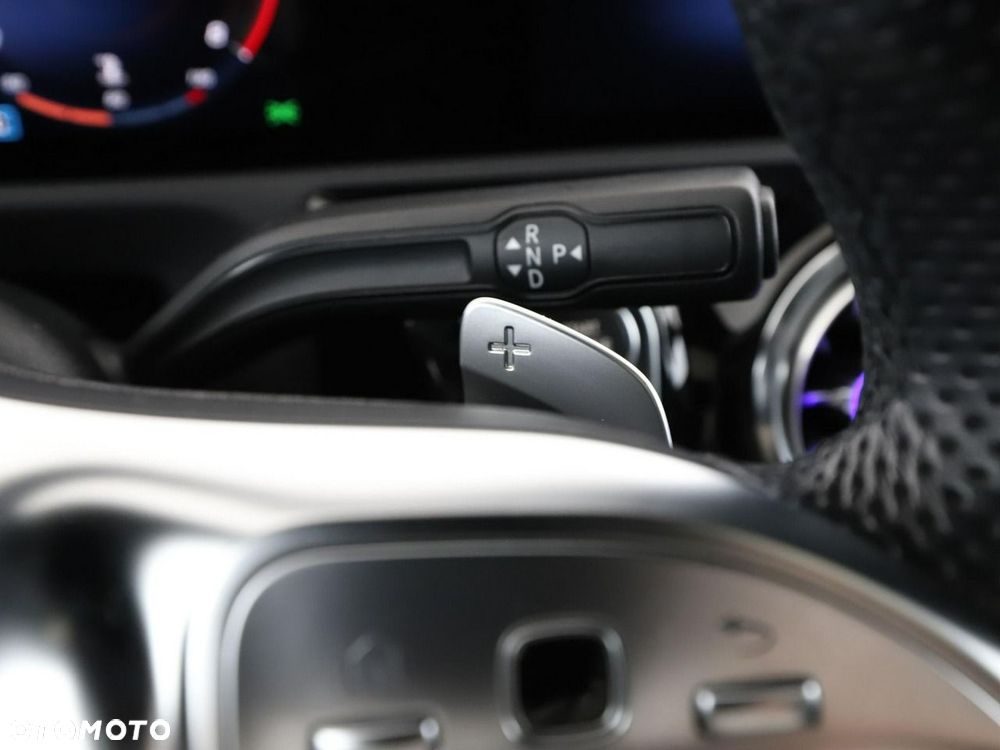 Mercedes-Benz CLA 180 7G-DCT AMG Line - 36