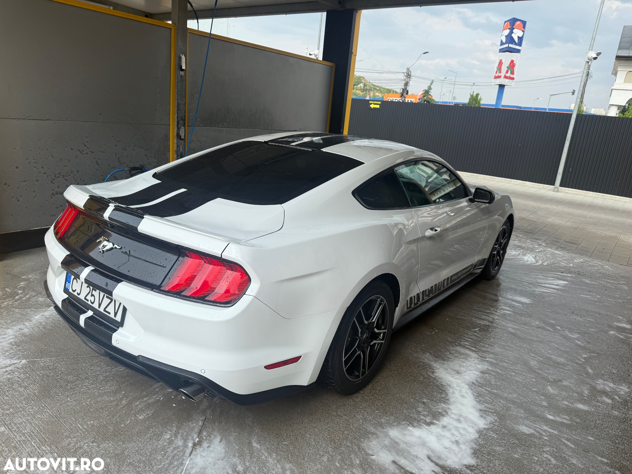Ford Mustang 2.3 EcoBoost Aut. - 6