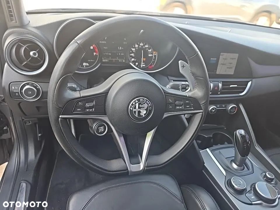 Alfa Romeo Giulia - 9