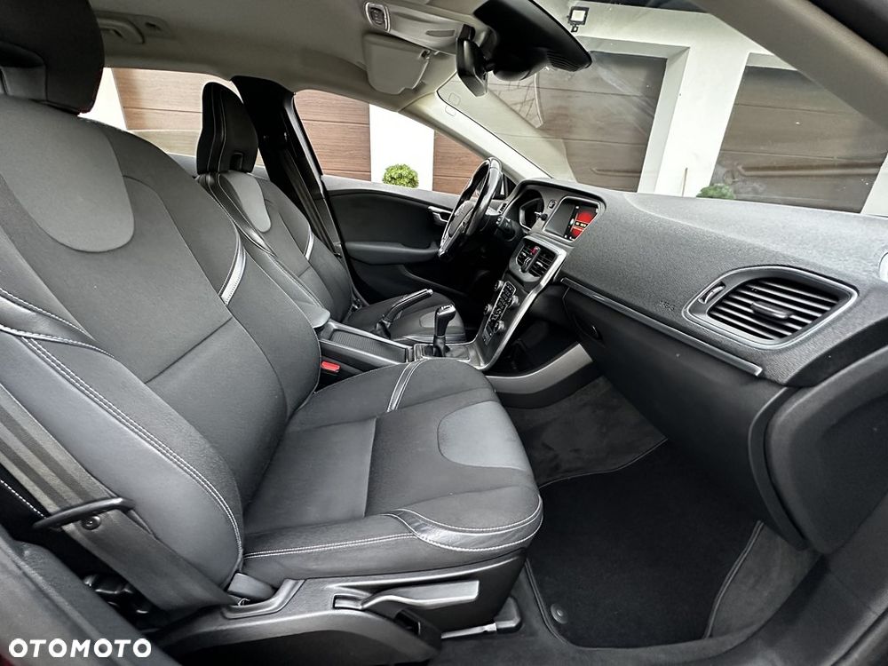 Volvo V40 D2 Drive-E Momentum - 23