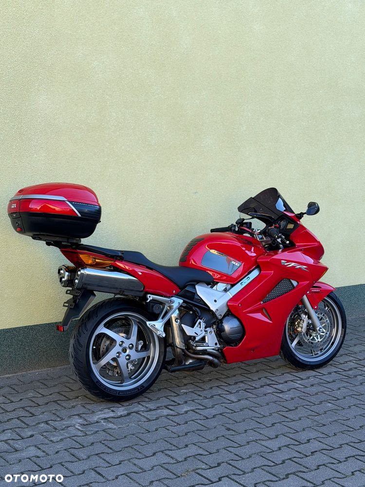 Honda VFR - 10