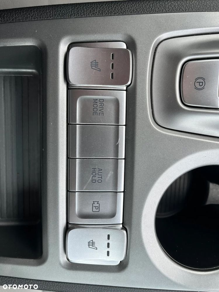 Hyundai Kona 64kWh Platinum - 31