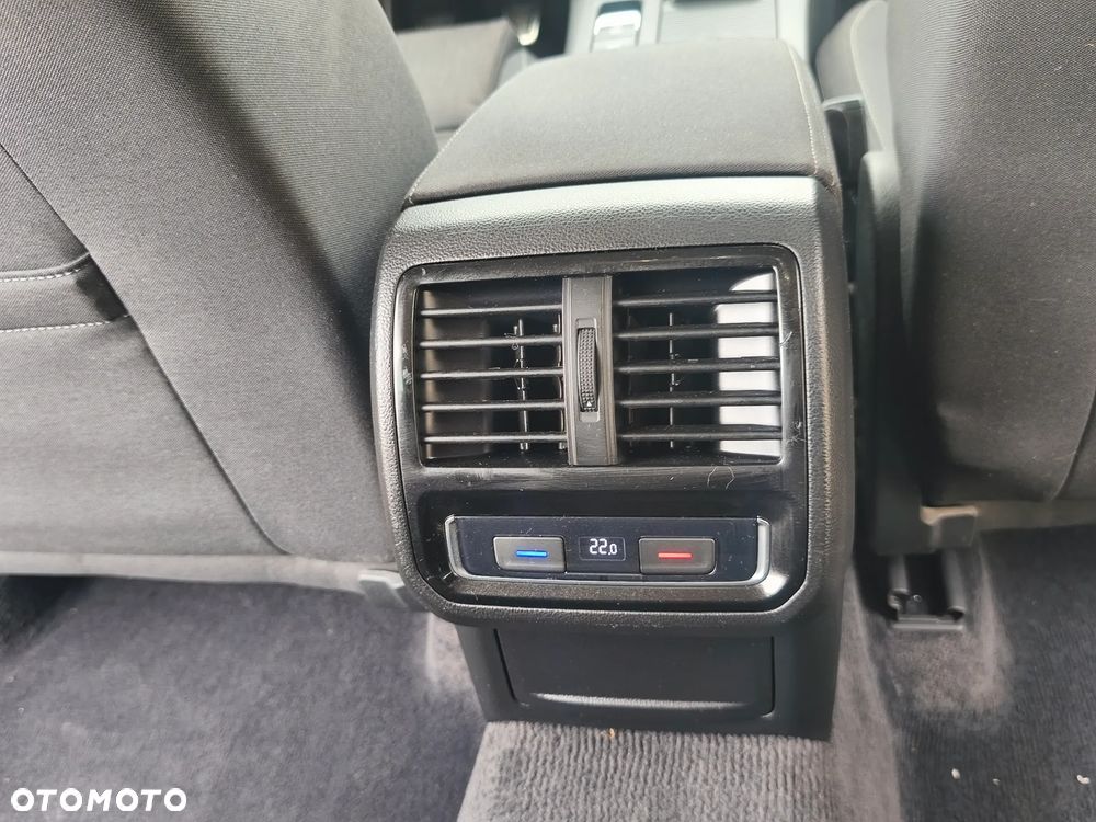 Volkswagen Passat Variant 2.0 TDI (BlueMotion Technology) Highline - 15