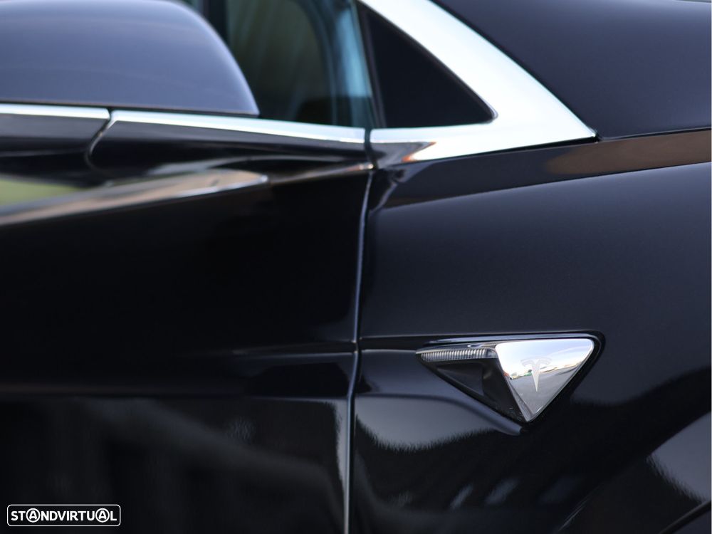 Tesla Model X 90D - 26