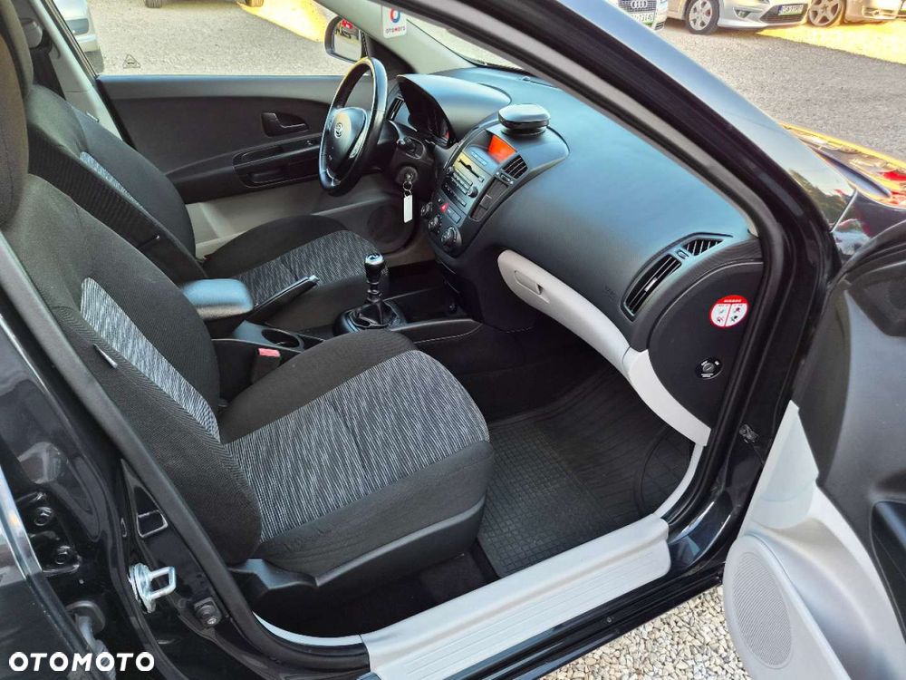 Kia Ceed - 22