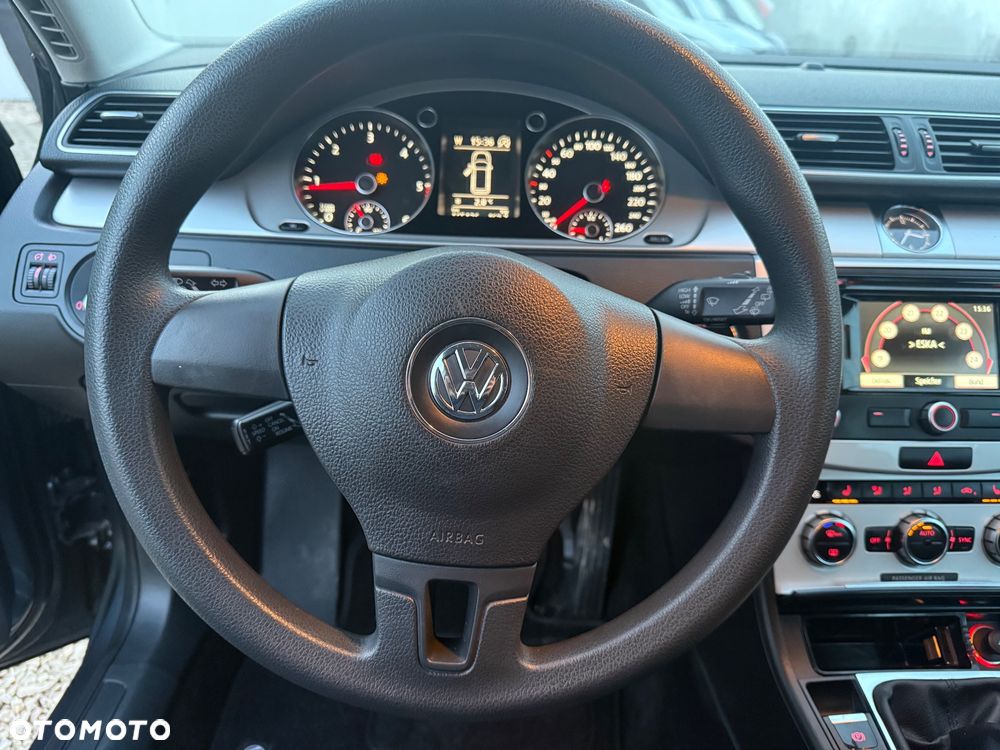 Volkswagen Passat - 13