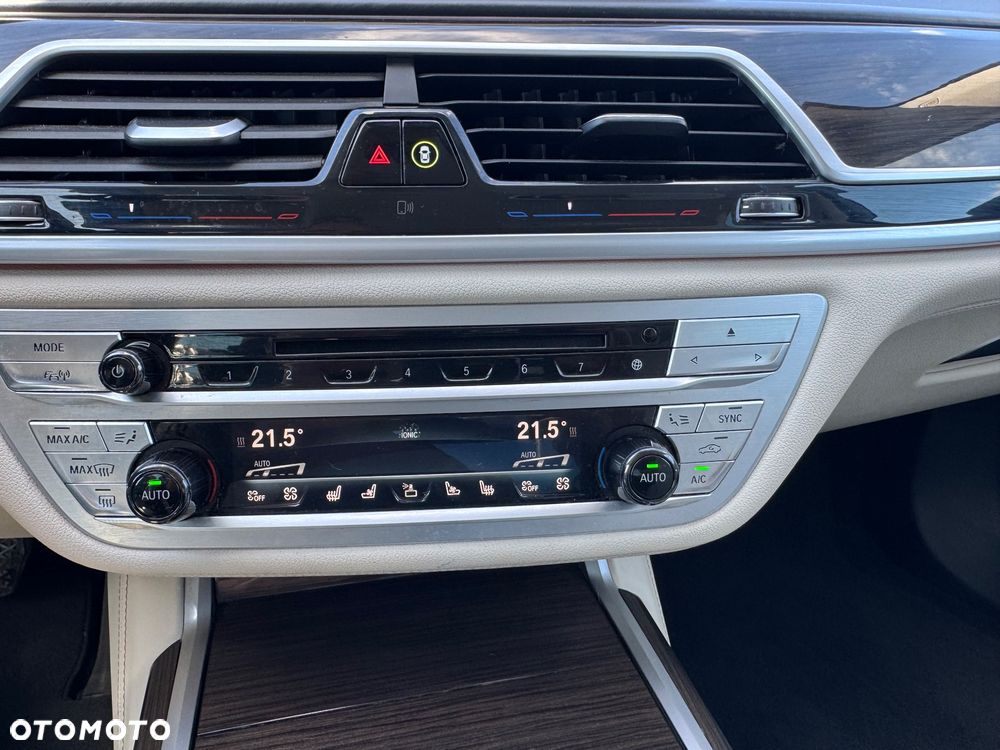 BMW Seria 7 750i xDrive - 24