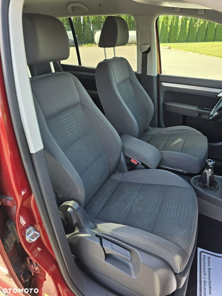 Volkswagen Touran - 25