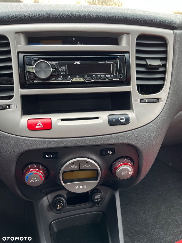 Kia Rio 1.4 City - 11