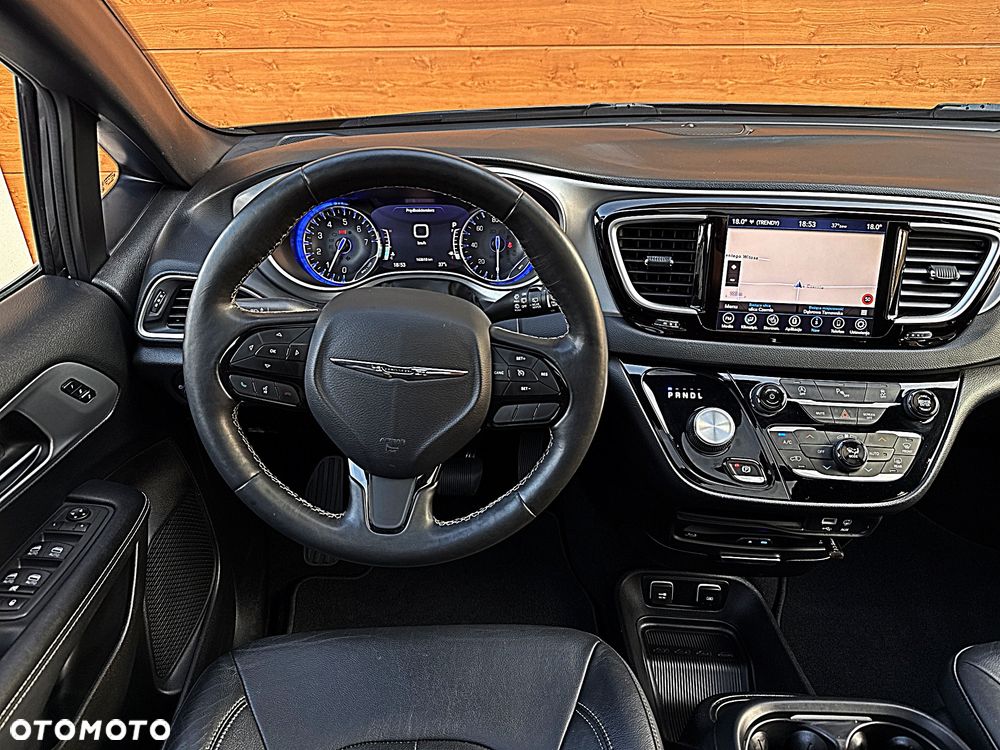 Chrysler Pacifica - 9