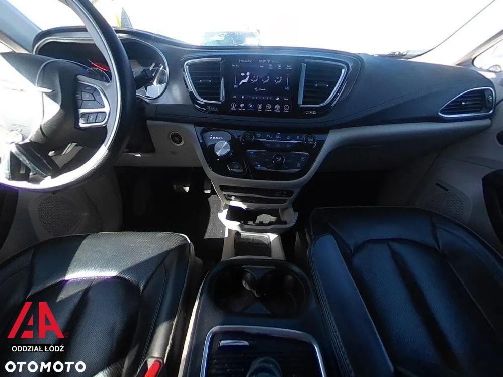 Chrysler Pacifica - 12