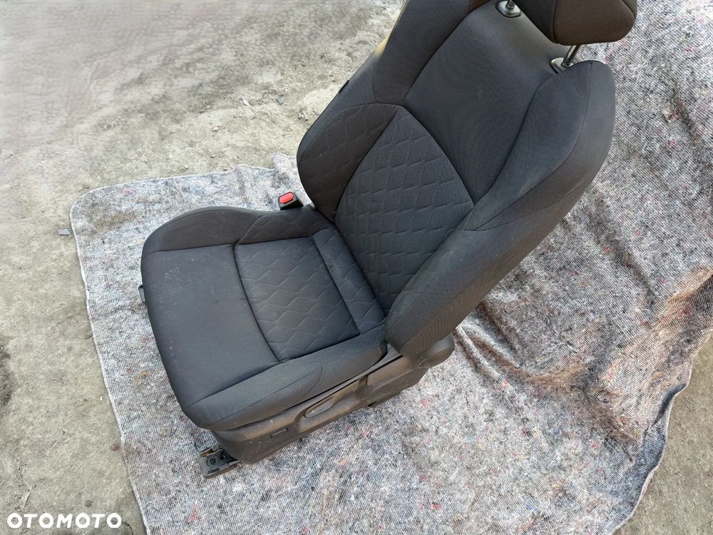 Fotele przód tył kanapa komplet Toyota Corolla Cross 2025r - 21