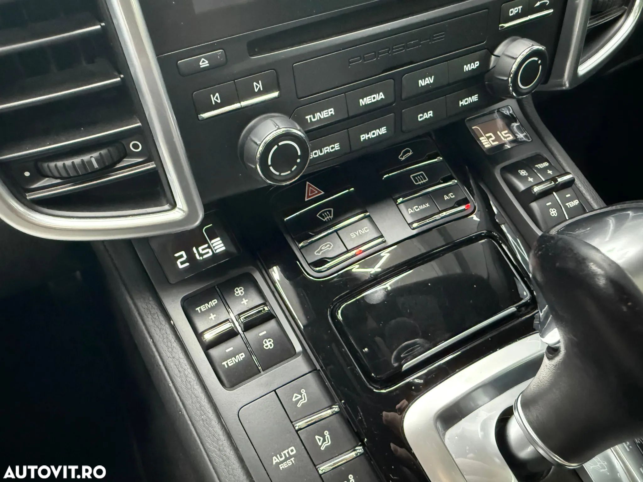 Porsche Cayenne 3.0 L - 12