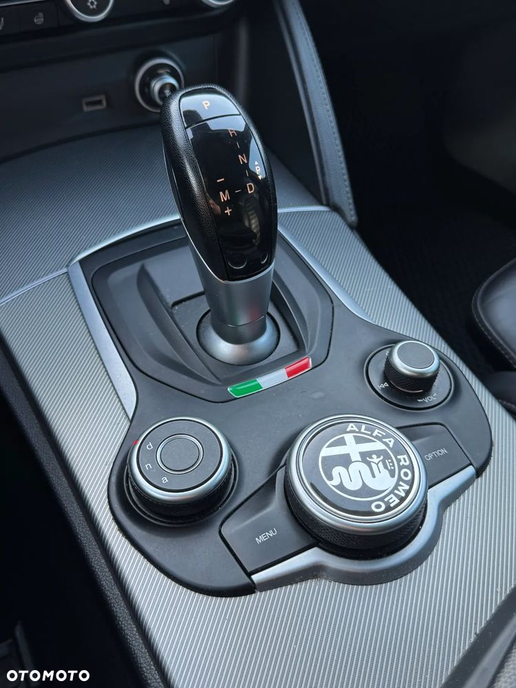 Alfa Romeo Stelvio 2.0 Turbo 16V AT8-Q4 Veloce Ti - 27