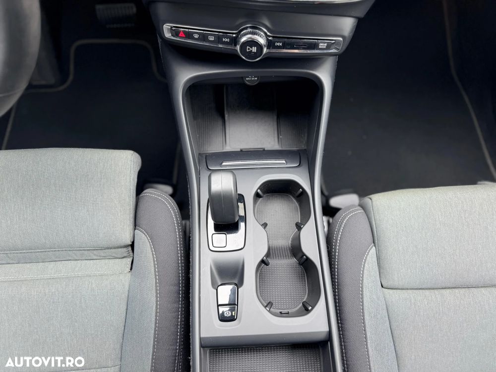 Volvo XC 40 T5 Twin Engine DKG Momentum Pro - 12