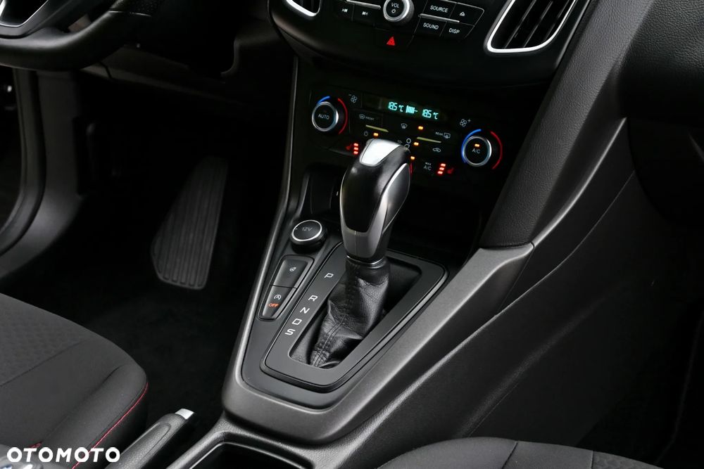 Ford Focus 1.5 EcoBoost ST-Line - 23