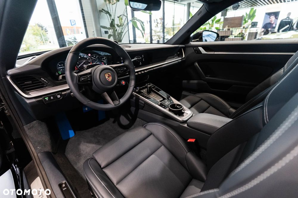 Porsche 911 Carrera 4S - 9