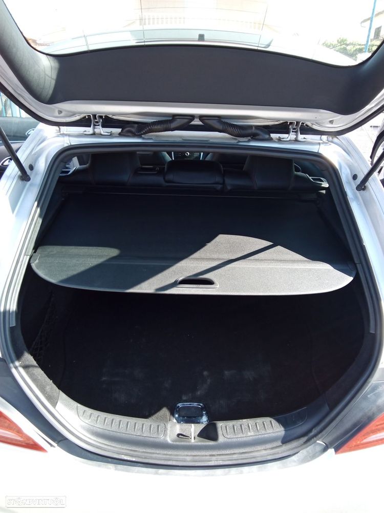 Mercedes-Benz CLA 180 d Shooting Brake AMG Line - 14
