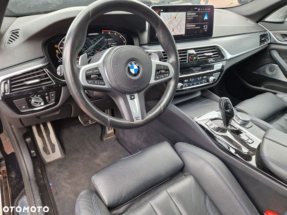 BMW Seria 5 M550i xDrive sport - 13