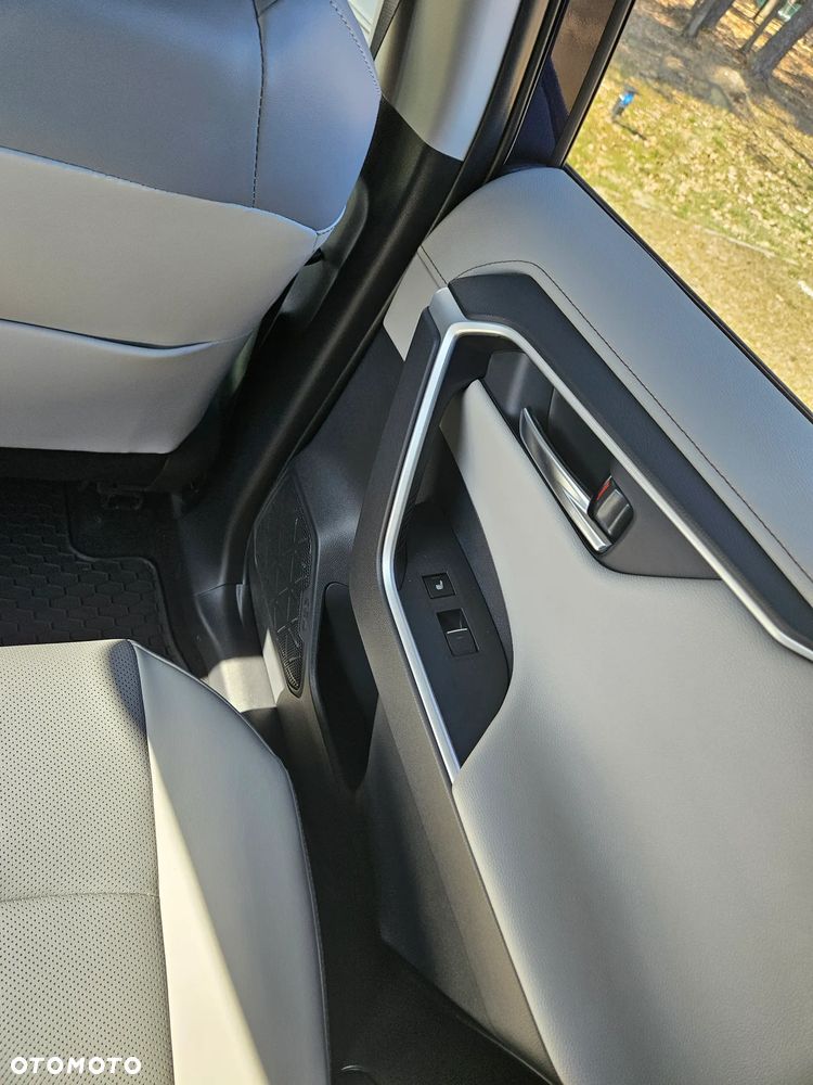 Toyota RAV4 2.5 Hybrid Black Edition by JBL 4x4 - 28