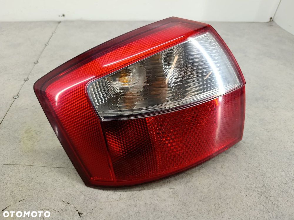 LAMPA TYLNA LEWA AUDI A4 B6 8E0945095 SEDAN - 5