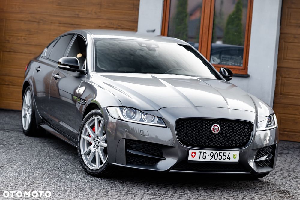 Jaguar XF 35t R-Sport - 4