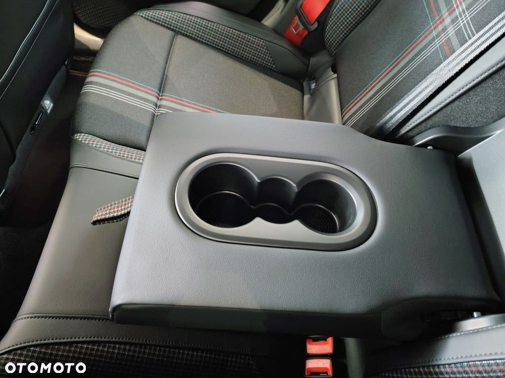 Volkswagen Golf - 32