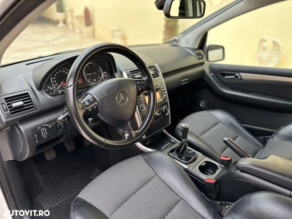 Mercedes-Benz B - 12