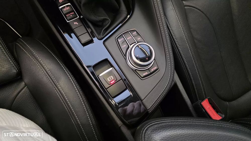 BMW X1 18 d sDrive Auto Line Sport - 40