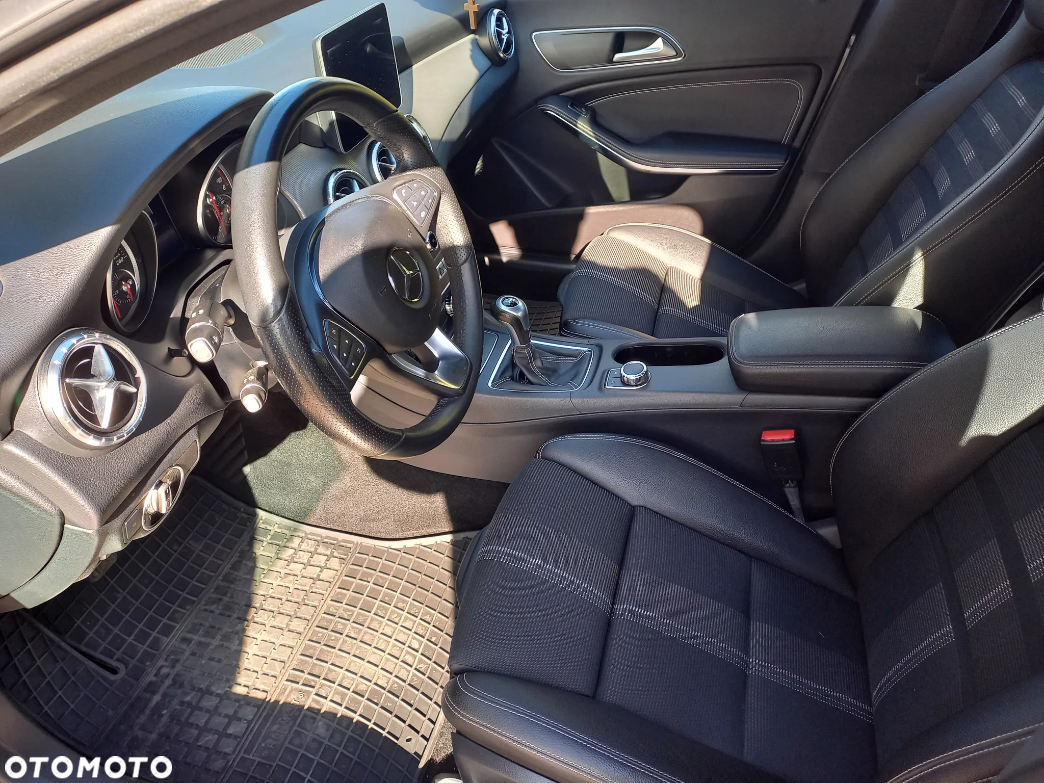 Mercedes-Benz CLA 180 d Urban - 16