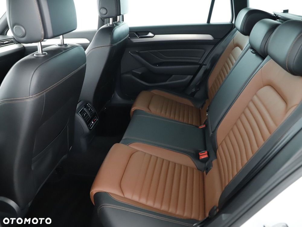 Volkswagen Passat Variant 2.0 TDI 4Mot Elegance DSG - 10
