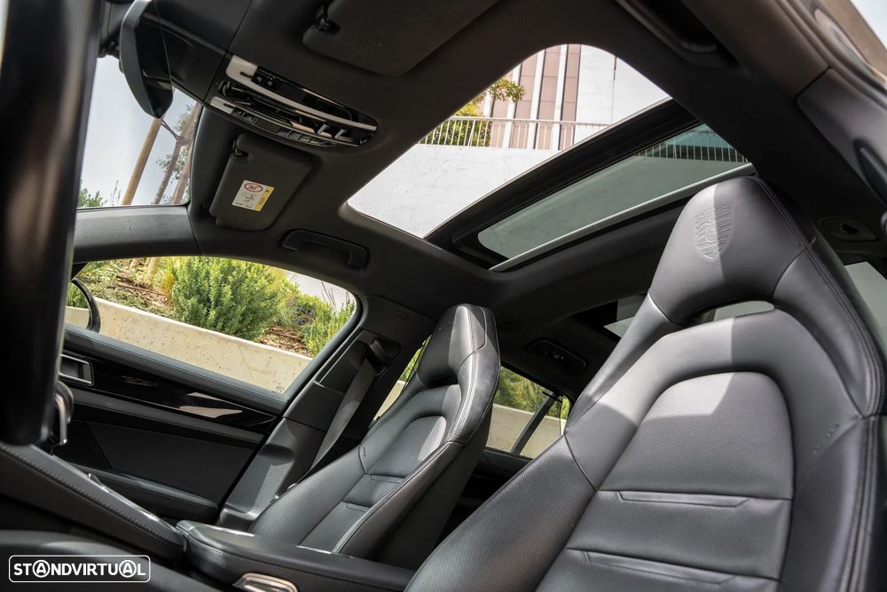 Porsche Panamera Sport Turismo - 24