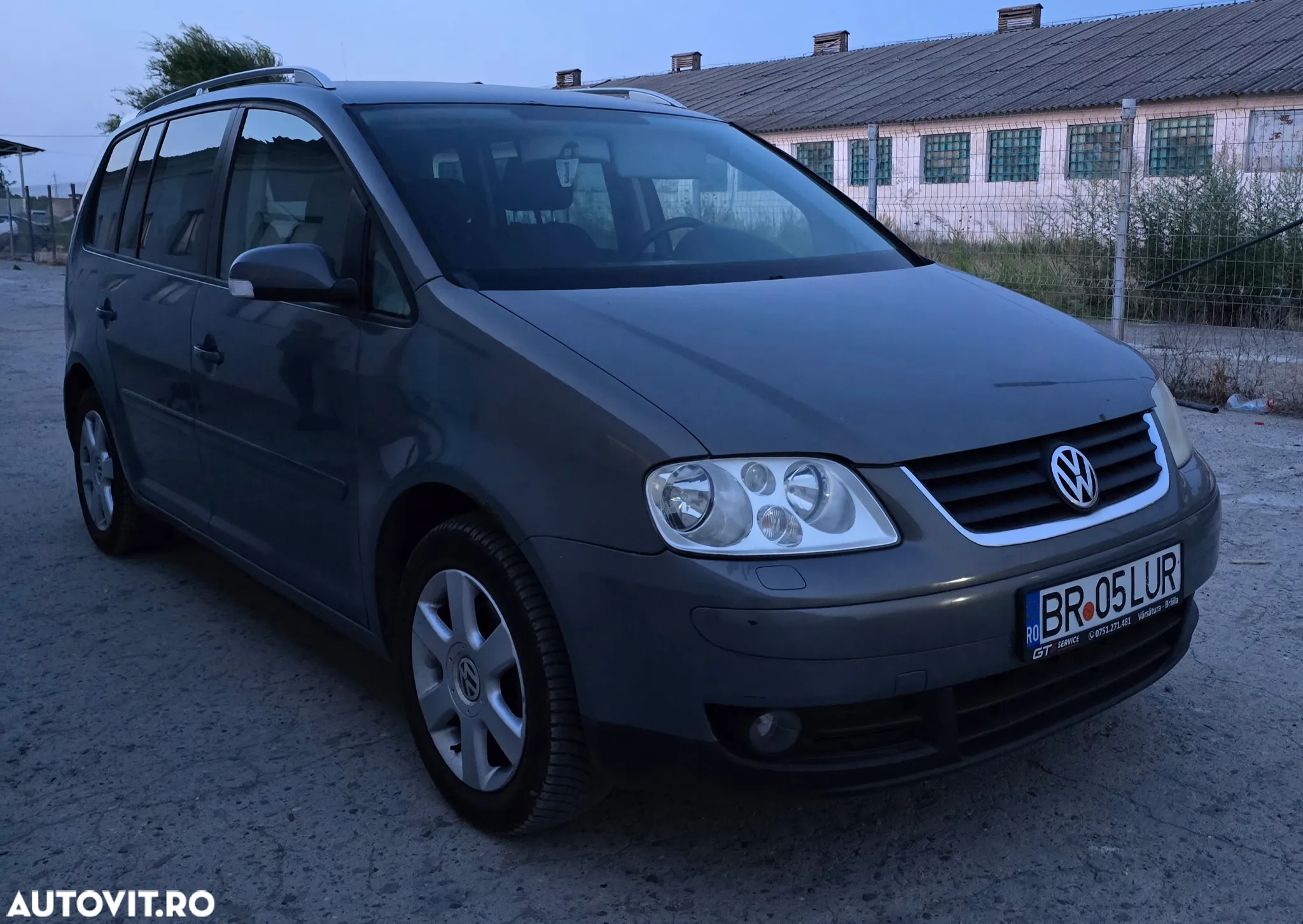 Volkswagen Touran 1.9TDI Highline DSG - 23