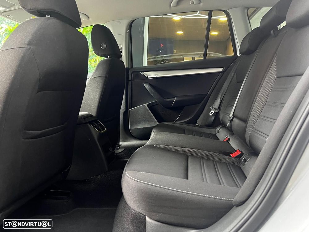 Skoda Octavia 1.6 TDI Style DSG - 10