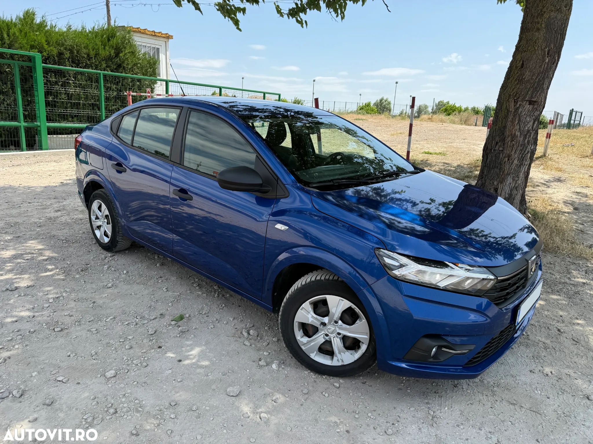Dacia Logan TCe 90 Essential - 1