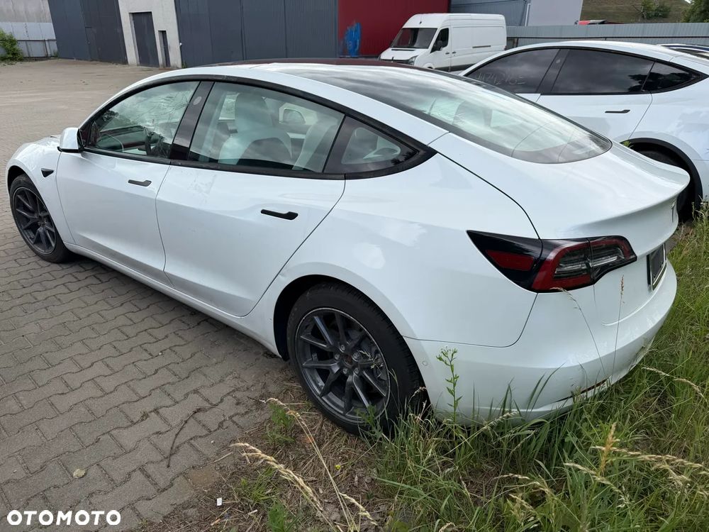 Tesla Model 3 - 6