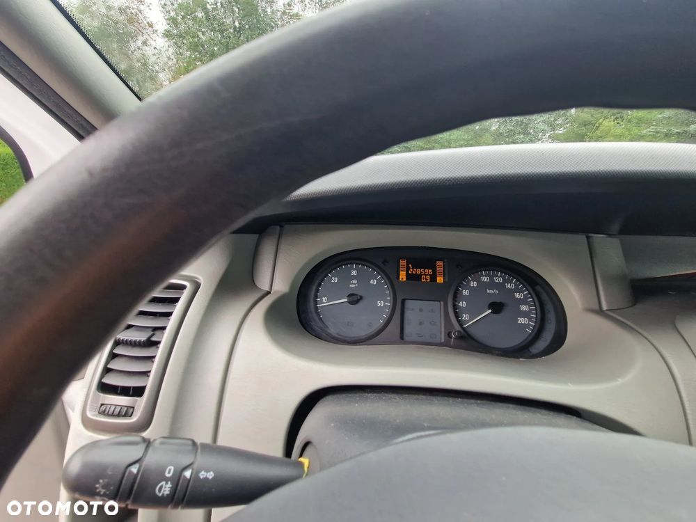 Opel Vivaro - 11