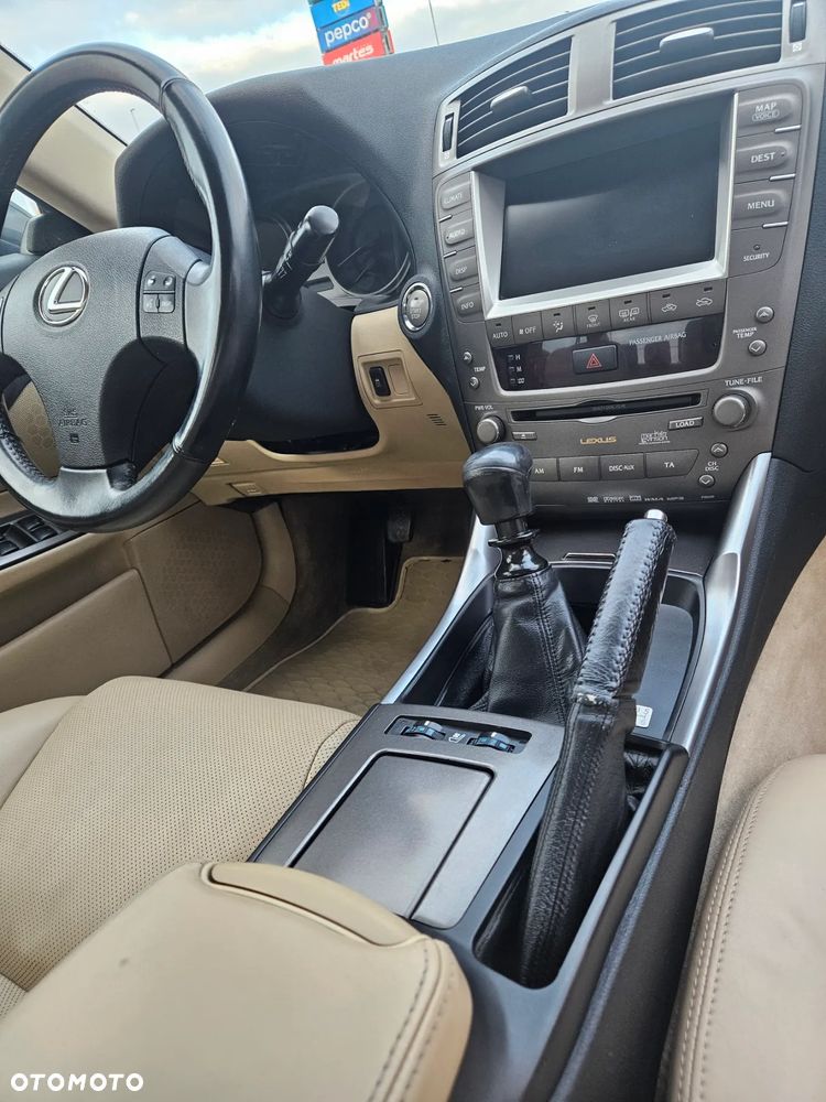 Lexus IS 220 D Prestige - 9